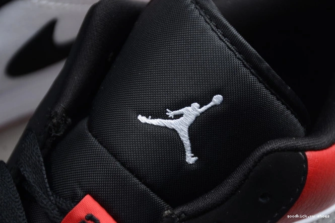 553558-116 Low Black Toe Jordan Air 1 0816